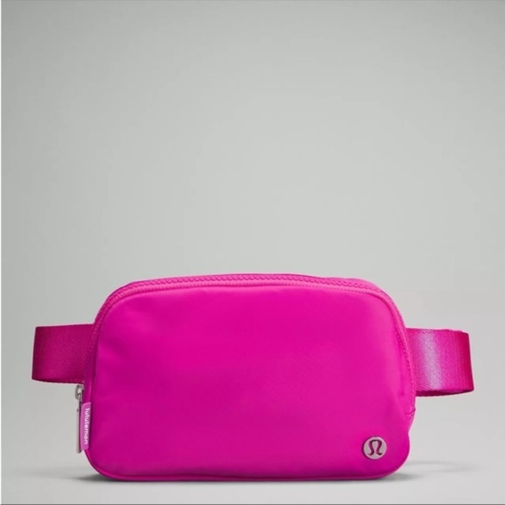 Lululemon Everywhere Belt Bag in sonic pink NWT